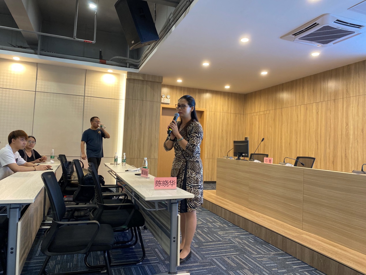 说明: C:\Users\Administrator\Desktop\寓教于旅,走进研学——文旅学院顺利举行研学旅行发展主题讲座\图三 卢俊斓副总经理做经验分享.jpg